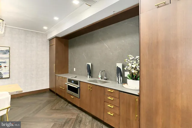 $3,850 | 635 Slaters Lane, Unit G01, Alexandria, VA 22314