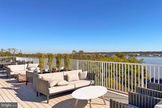 $3,850 | 635 Slaters Lane, Unit G01, Alexandria, VA 22314