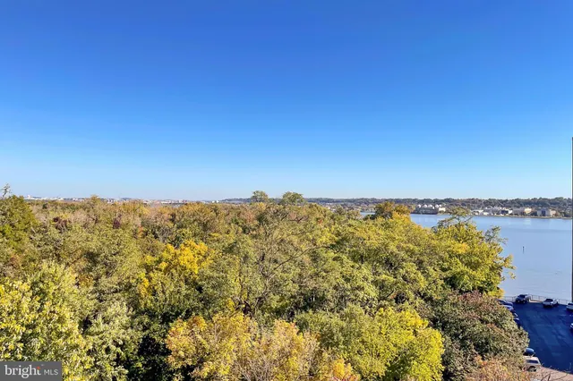 $3,850 | 635 Slaters Lane, Unit G01, Alexandria, VA 22314