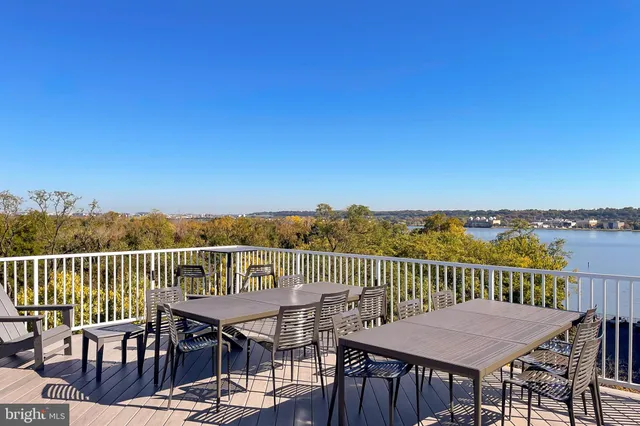 $3,850 | 635 Slaters Lane, Unit G01, Alexandria, VA 22314