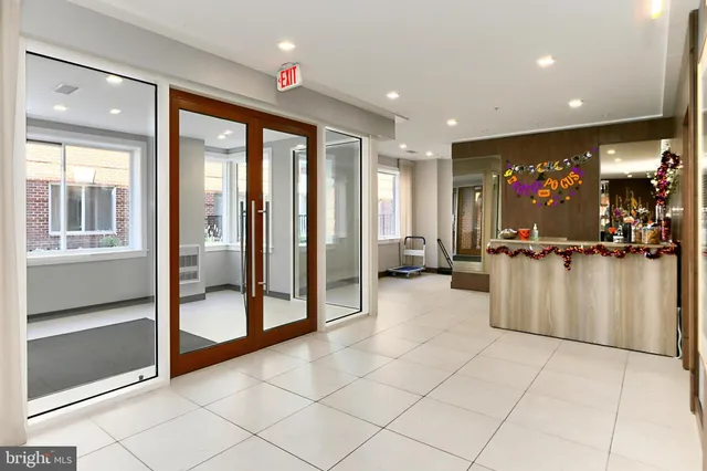 $3,850 | 635 Slaters Lane, Unit G01, Alexandria, VA 22314