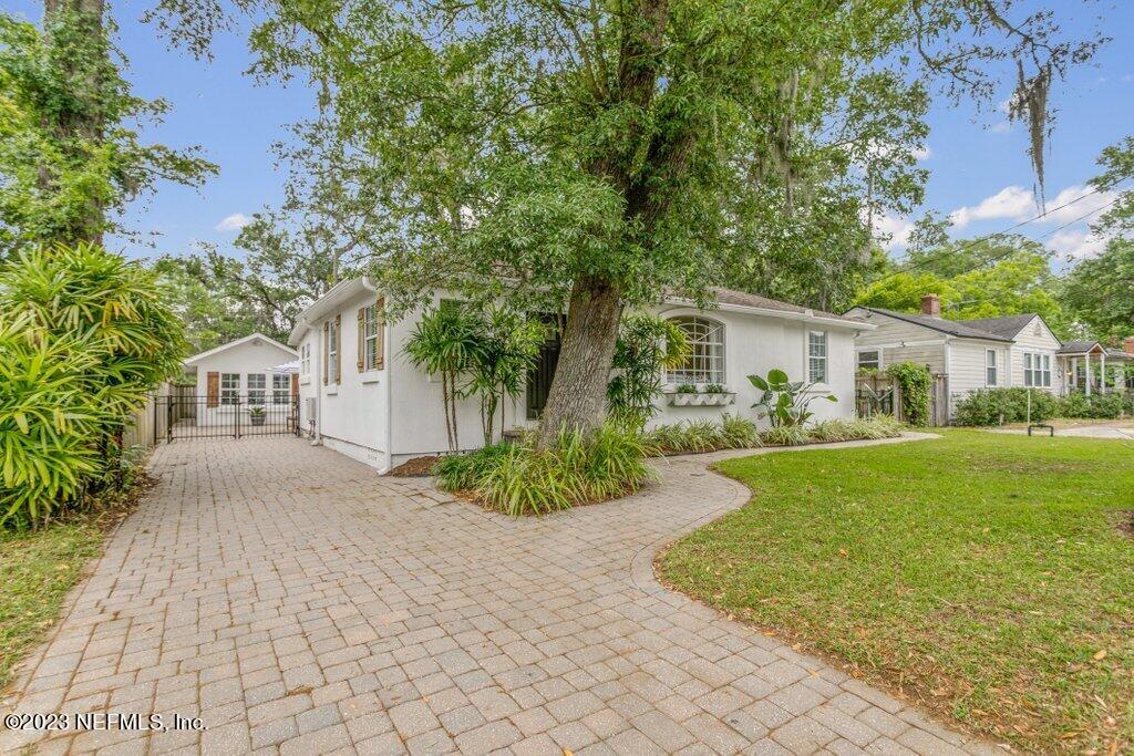 1623 Charon Road Jacksonville, FL 32205 - Photo 44 of 45 a front view of a house with garden