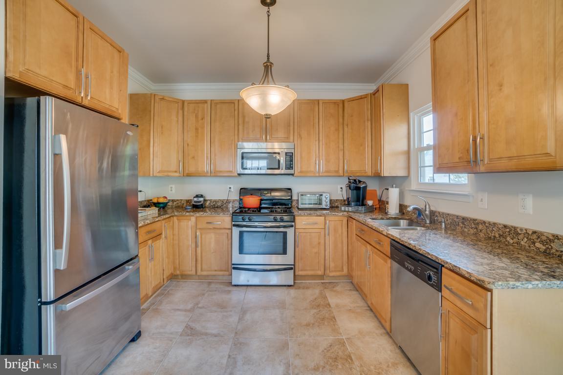 13100 Kidwell Field Road Herndon, VA 20171 - Photo 11 of 46 Updated kitchen