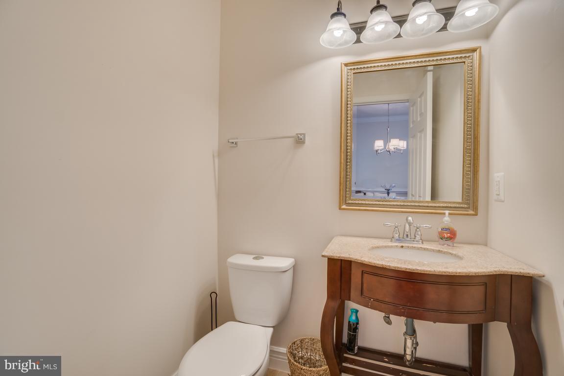 13100 Kidwell Field Road Herndon, VA 20171 - Photo 19 of 46 Main level powder room