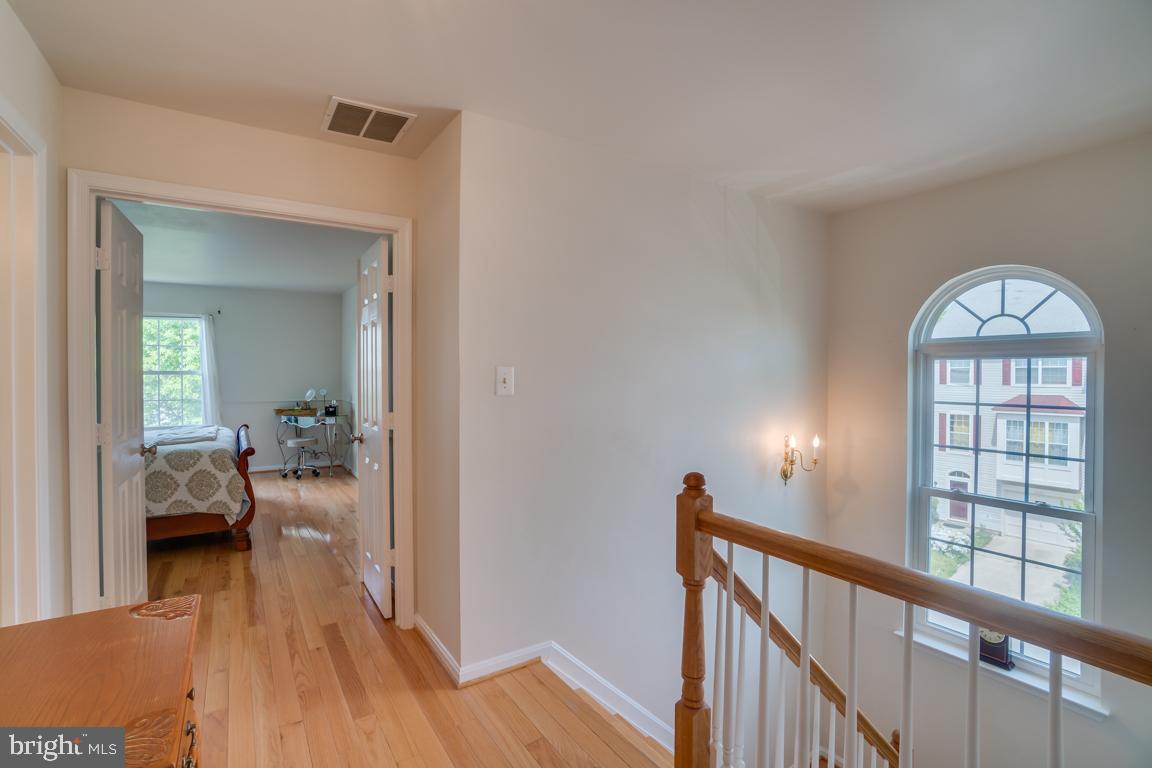 13100 Kidwell Field Road Herndon, VA 20171 - Photo 22 of 46 Lovely window