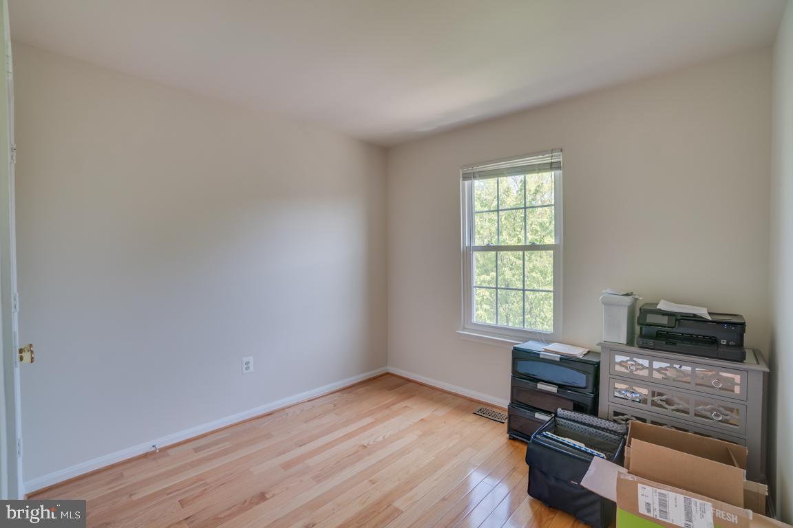 13100 Kidwell Field Road Herndon, VA 20171 - Photo 32 of 46 Bedroom #3