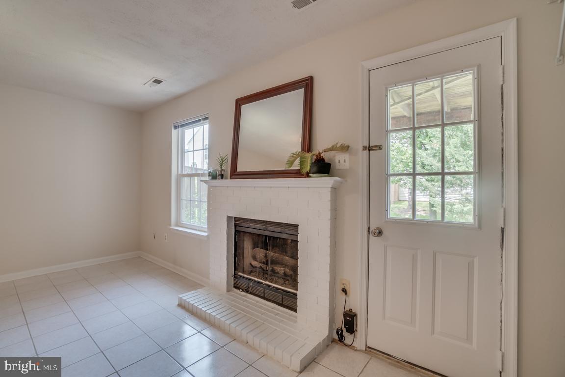 13100 Kidwell Field Road Herndon, VA 20171 - Photo 37 of 46 Door to backyard