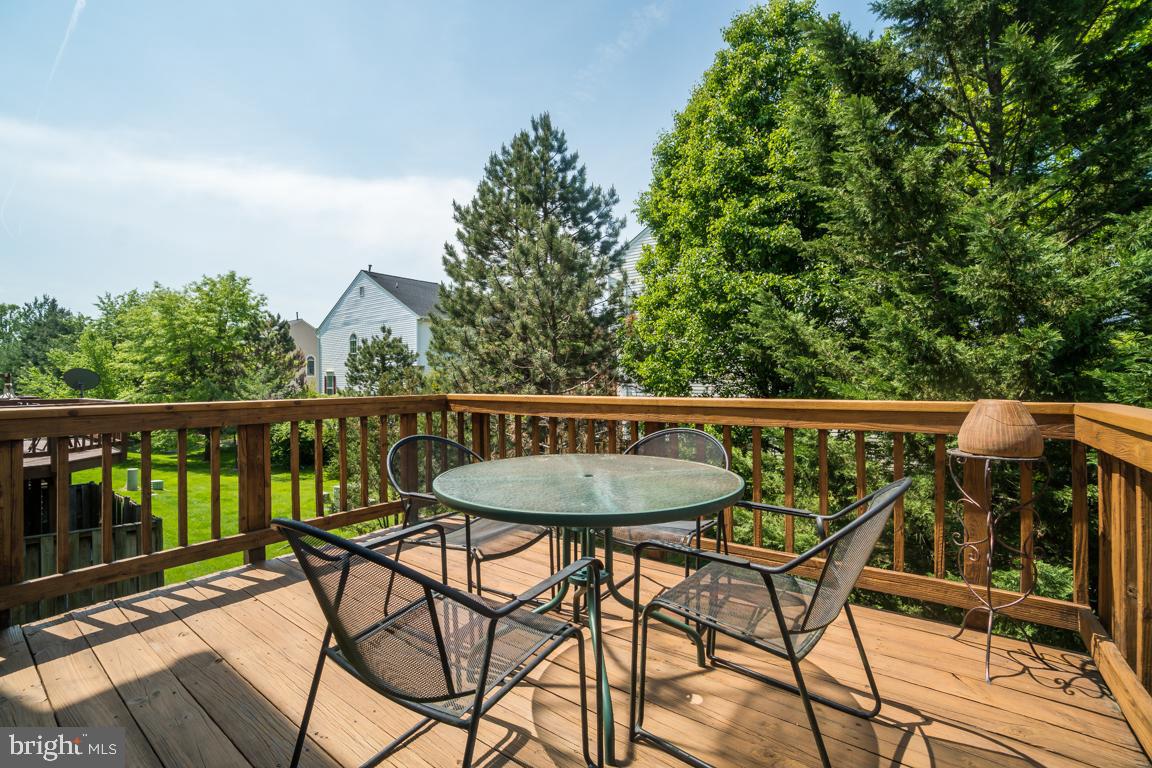 13100 Kidwell Field Road Herndon, VA 20171 - Photo 42 of 46 Large deck