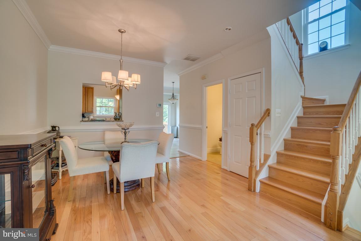 13100 Kidwell Field Road Herndon, VA 20171 - Photo 7 of 46 Formal dining area