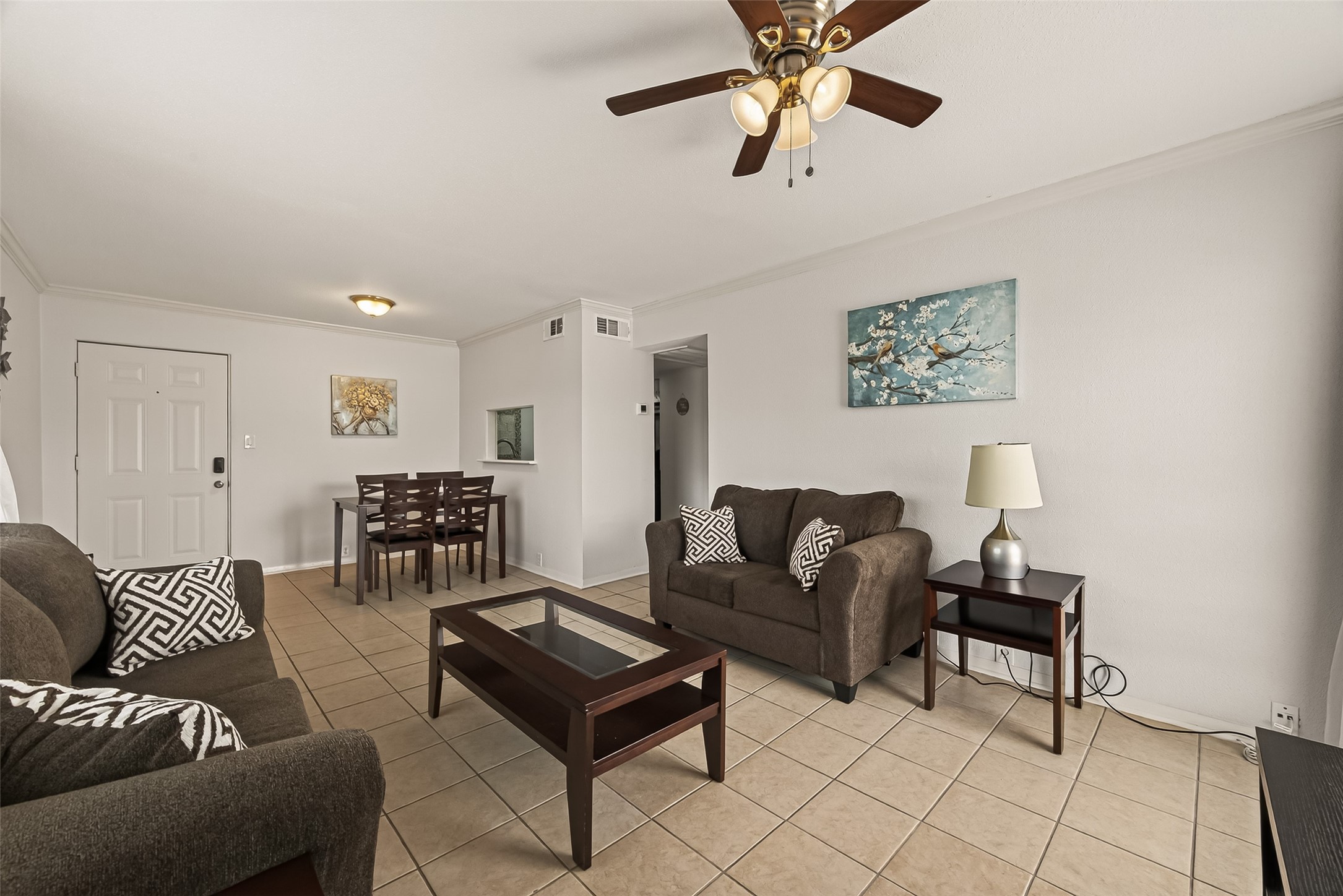 2201 Fountain View Drive, Unit 2 Houston, TX 77057 - Photo 11 of 28 a living room with furniture and a ceiling fan