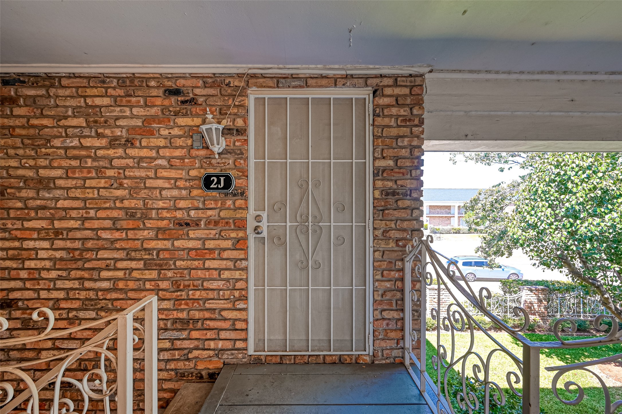 2201 Fountain View Drive, Unit 2 Houston, TX 77057 - Photo 4 of 28 a bathroom with a shower