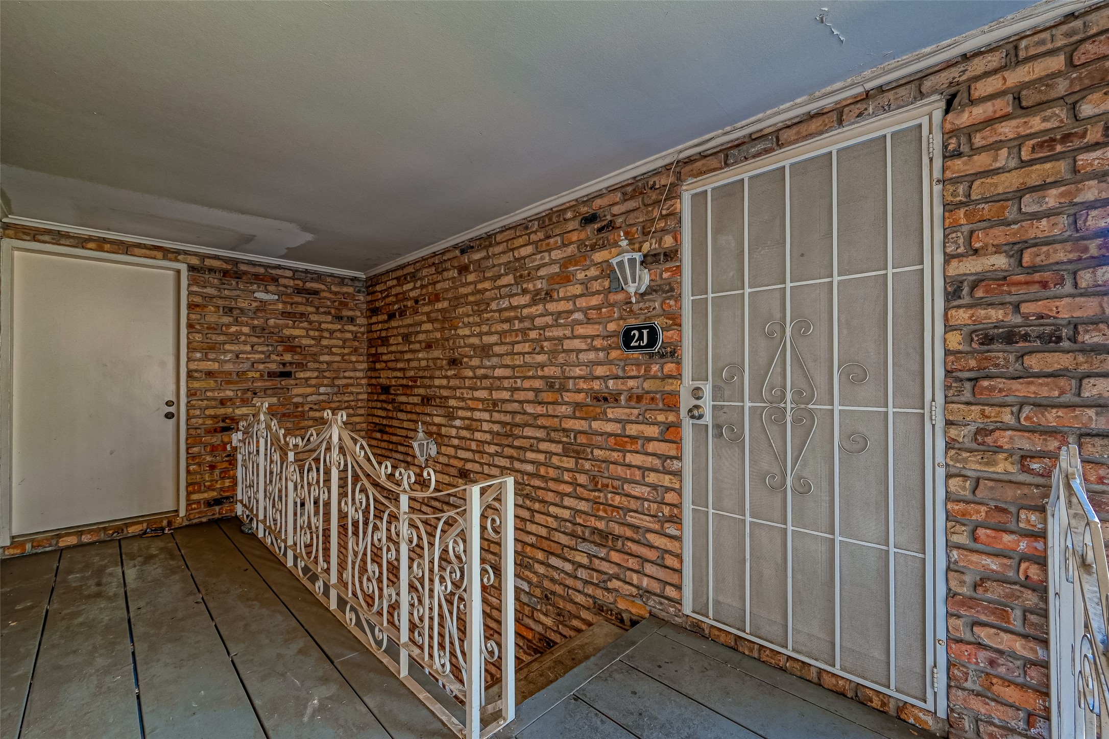 2201 Fountain View Drive, Unit 2 Houston, TX 77057 - Photo 5 of 28 a bathroom with a shower