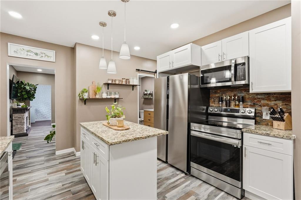 1629 Streets Run Road Pittsburgh, PA 15227 - Photo 12 of 35