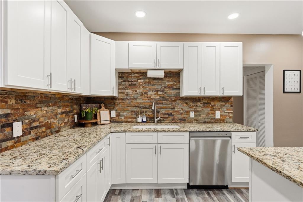 1629 Streets Run Road Pittsburgh, PA 15227 - Photo 15 of 35