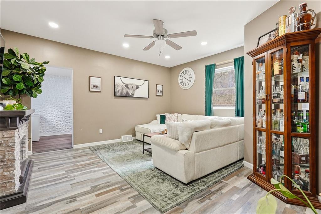 1629 Streets Run Road Pittsburgh, PA 15227 - Photo 5 of 35