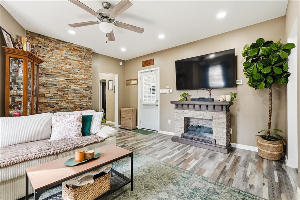 1629 Streets Run Road Pittsburgh, PA 15227 - Photo 7 of 35