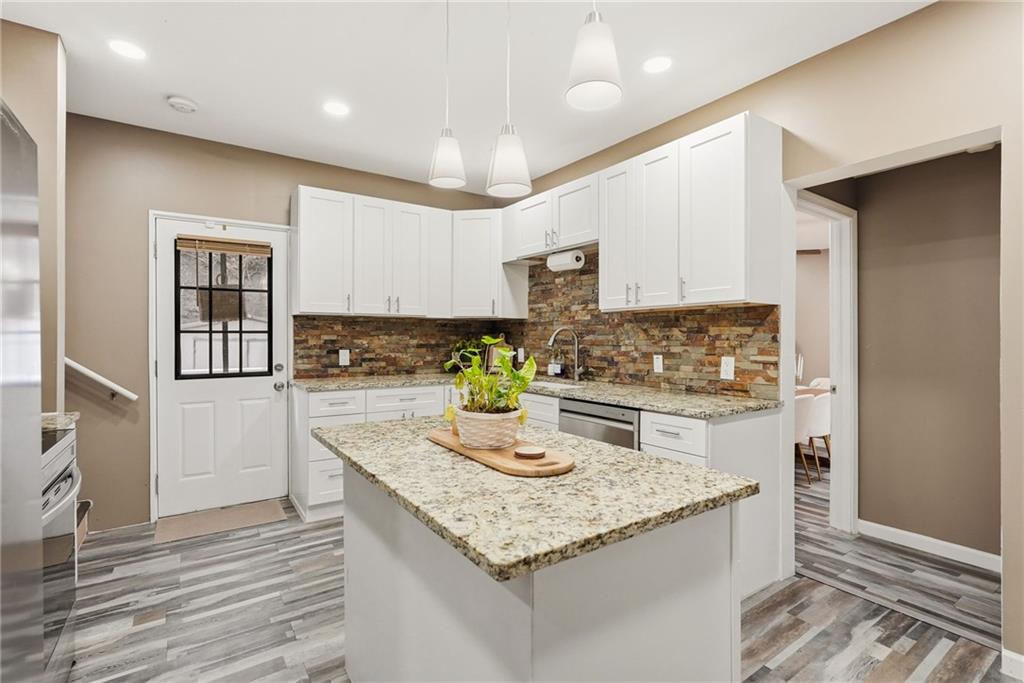 1629 Streets Run Road Pittsburgh, PA 15227 - Photo 9 of 35