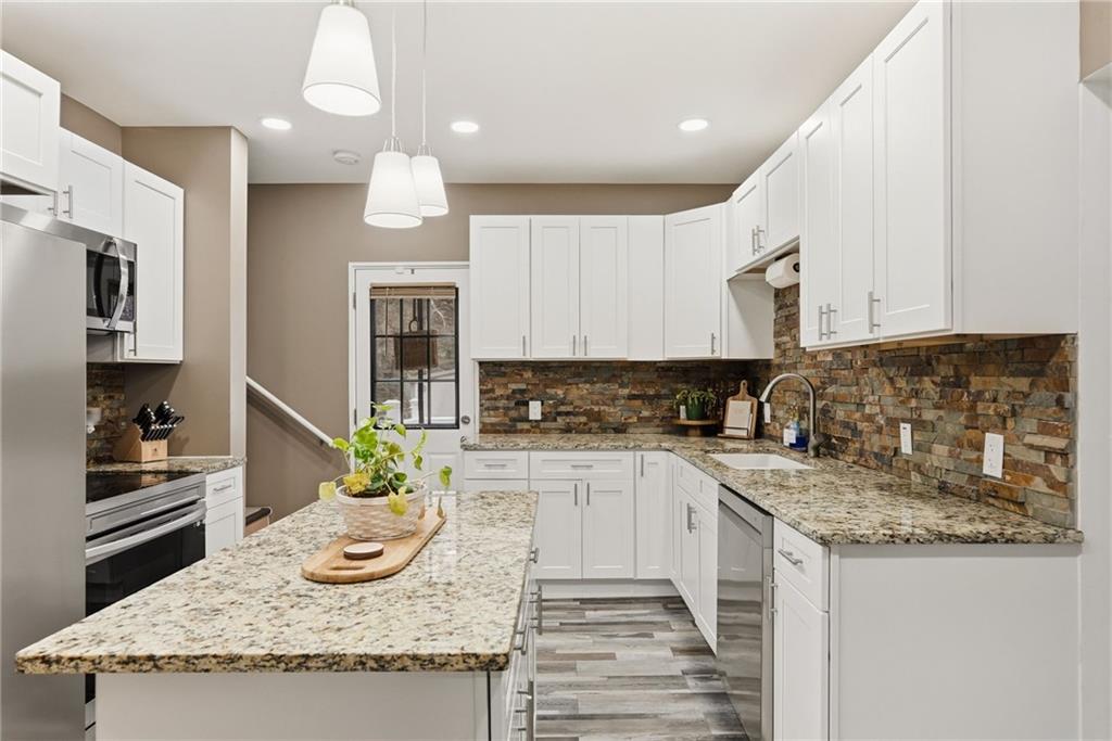 1629 Streets Run Road Pittsburgh, PA 15227 - Photo 10 of 35