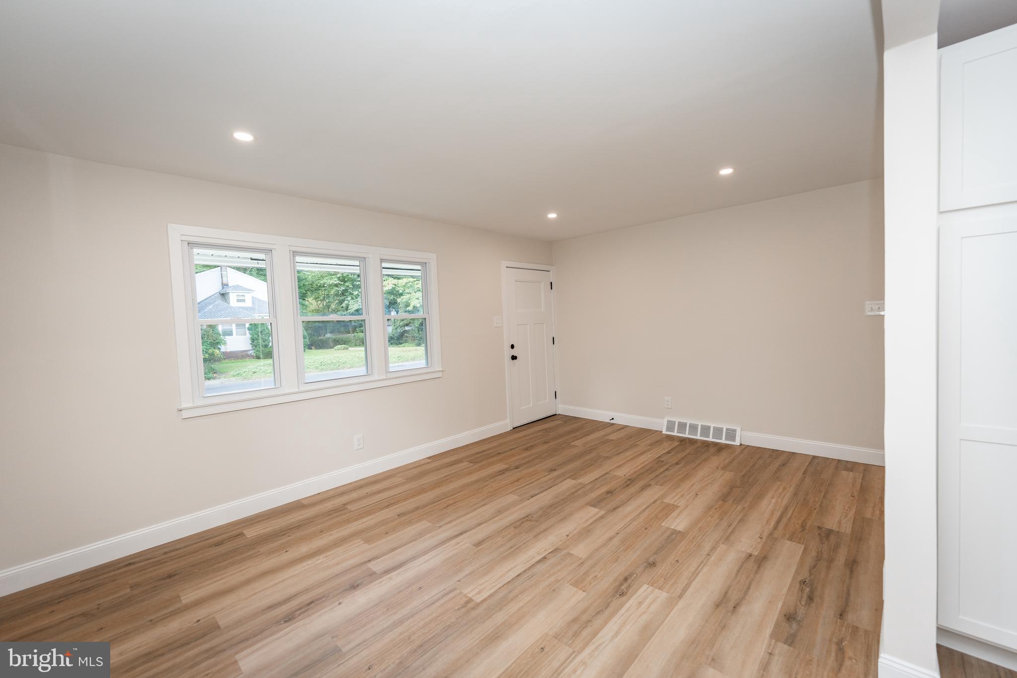 325 Chews Landing Road Lindenwold, NJ 08021 - Photo 7 of 29
