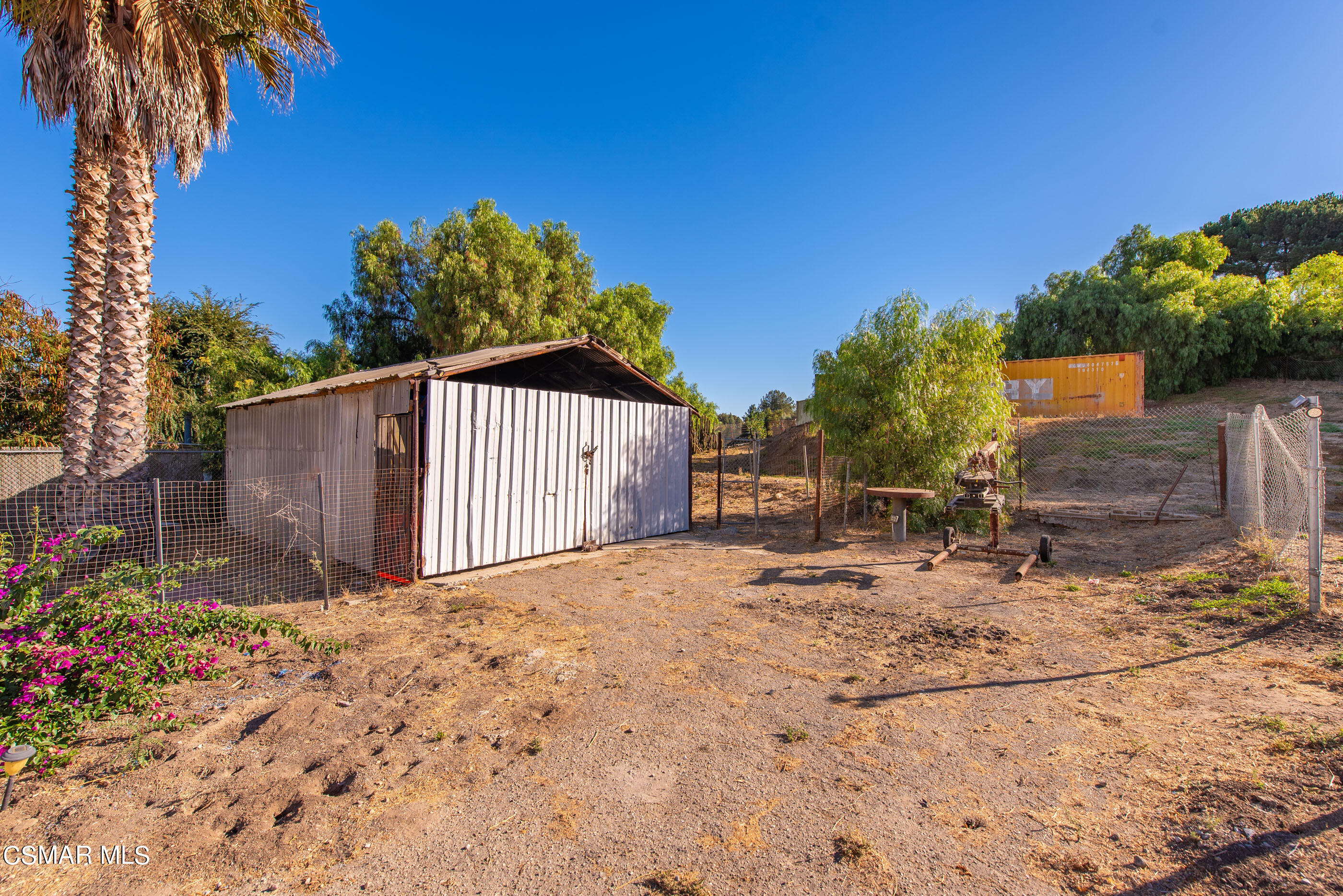 3942 Hitch Boulevard Moorpark, CA 93021 - Photo 17 of 42 a backyard of a house