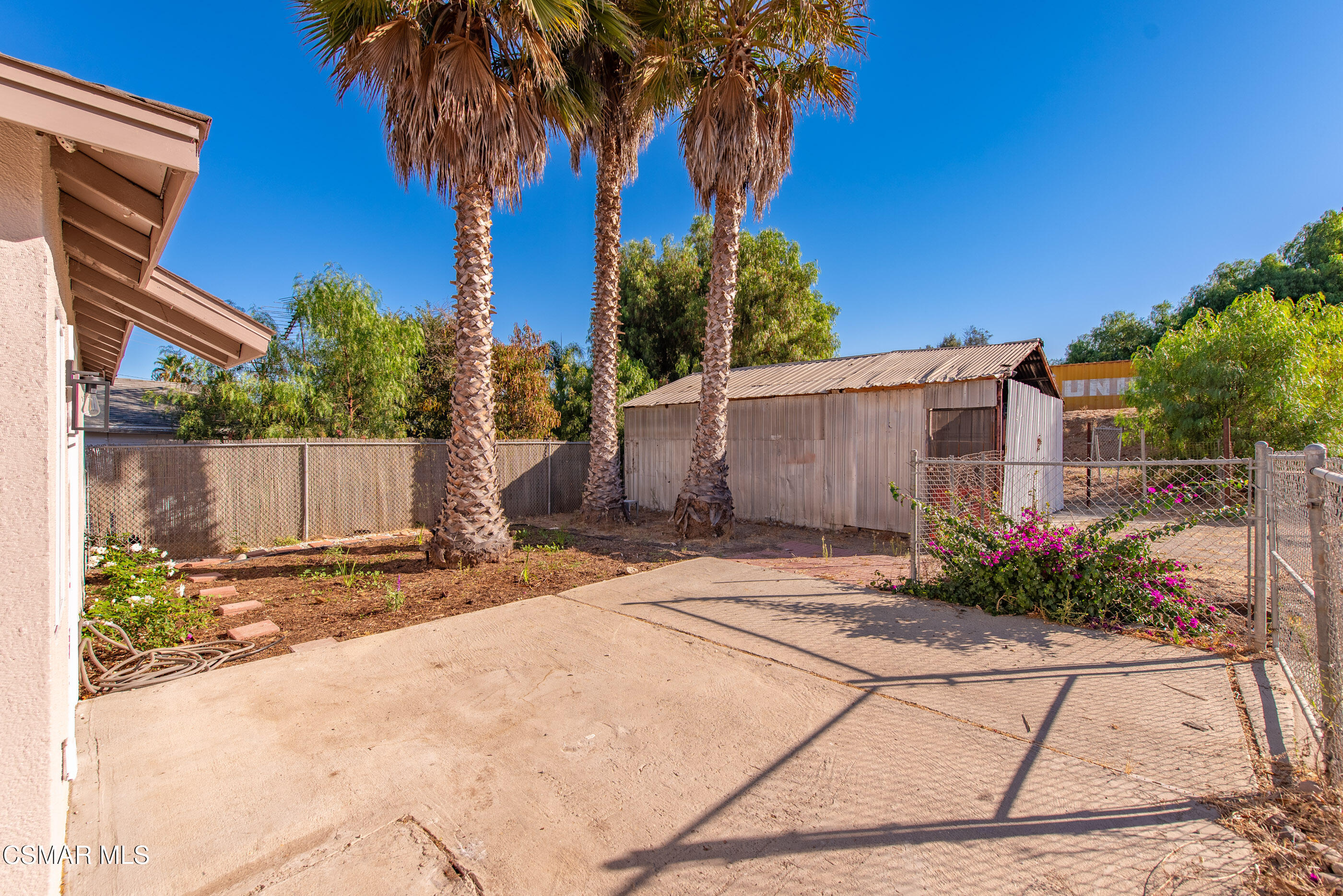 3942 Hitch Boulevard Moorpark, CA 93021 - Photo 19 of 42 a backyard of a house