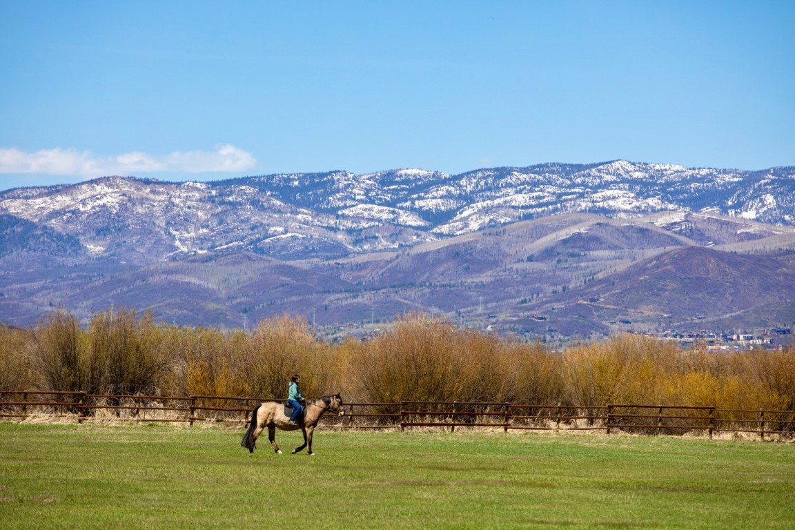 30665 Marshall Ridge Steamboat Springs, CO 80487 - Photo 21 of 25 a view of a town with an ocean