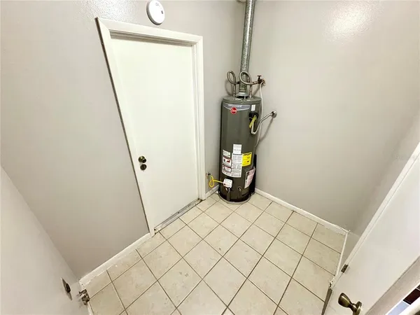 a view of utility room