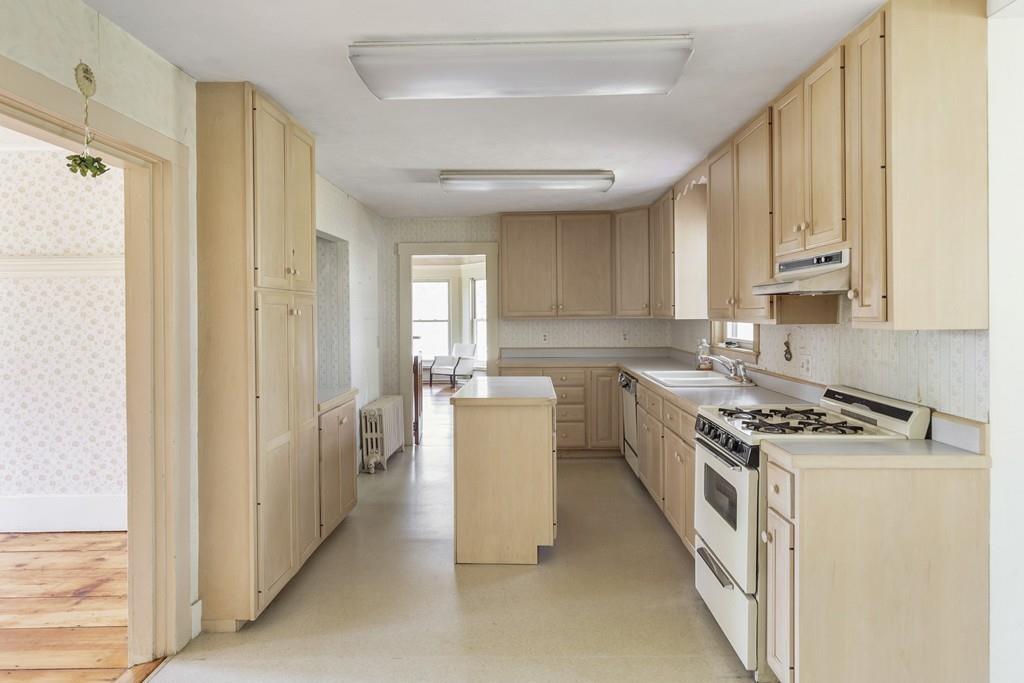 175 Hayden Rowe Street Hopkinton, MA 01748 - Photo 6 of 36 Gallery Image 6
