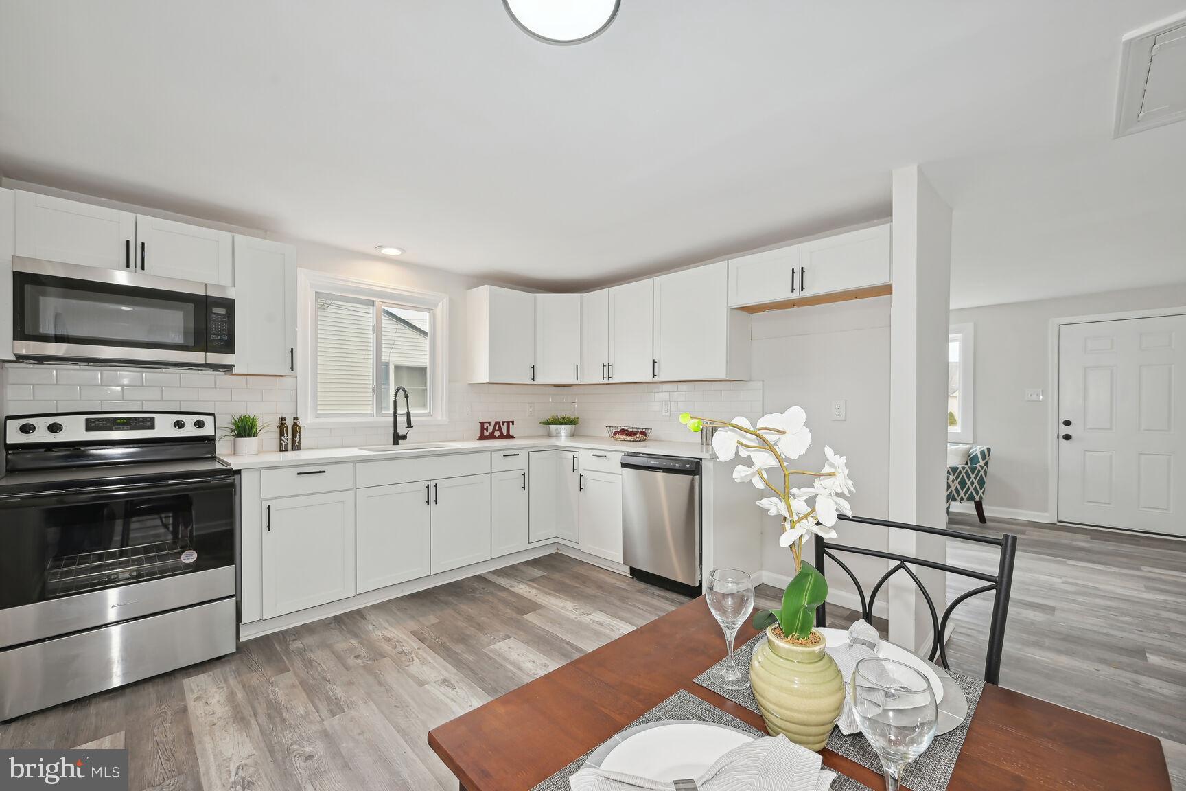649 6th Avenue Lindenwold, NJ 08021 - Photo 12 of 22 Kitchen