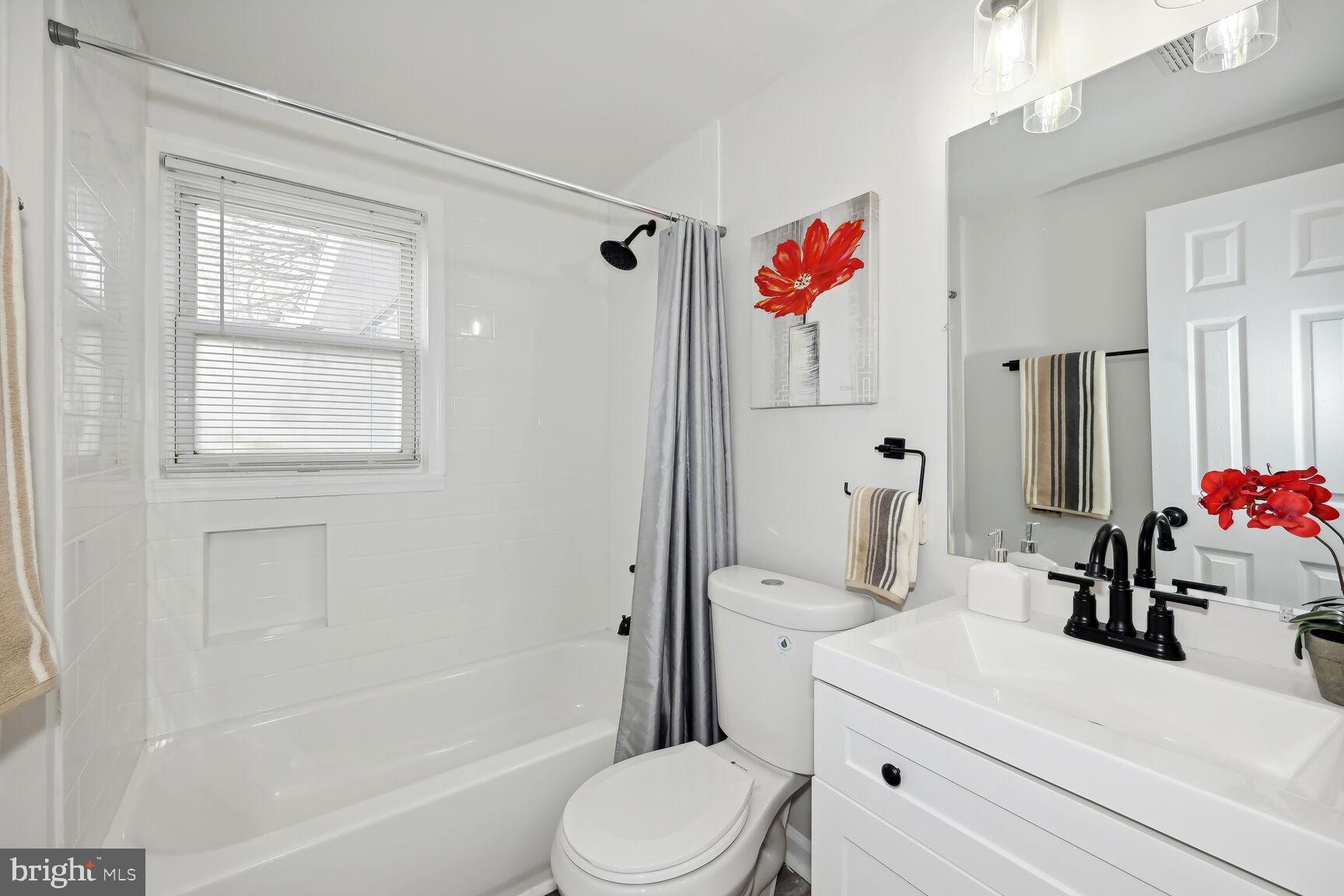 649 6th Avenue Lindenwold, NJ 08021 - Photo 17 of 22 Full Bath