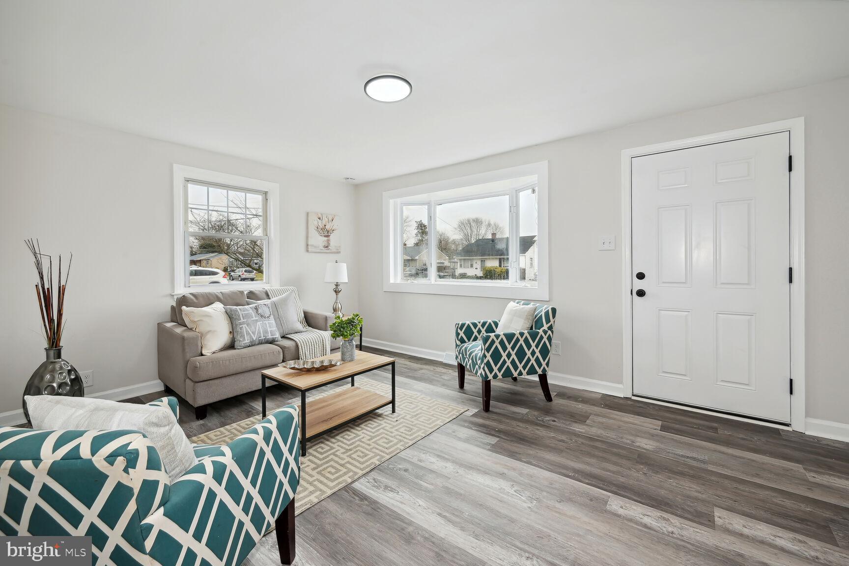 649 6th Avenue Lindenwold, NJ 08021 - Photo 5 of 22 Living Room