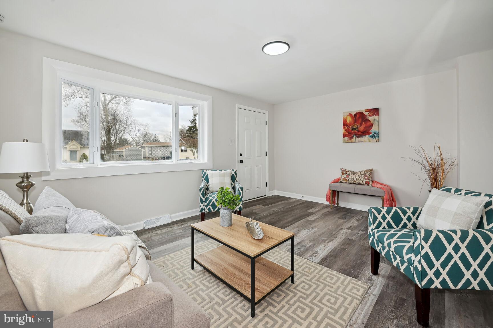 649 6th Avenue Lindenwold, NJ 08021 - Photo 7 of 22 Living Room