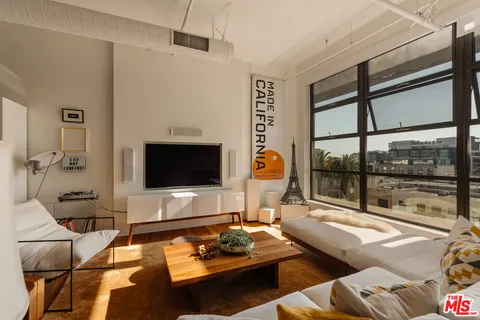 $1,099,999 | 1645 Vine Street, Unit 511, Los Angeles, CA 90028
