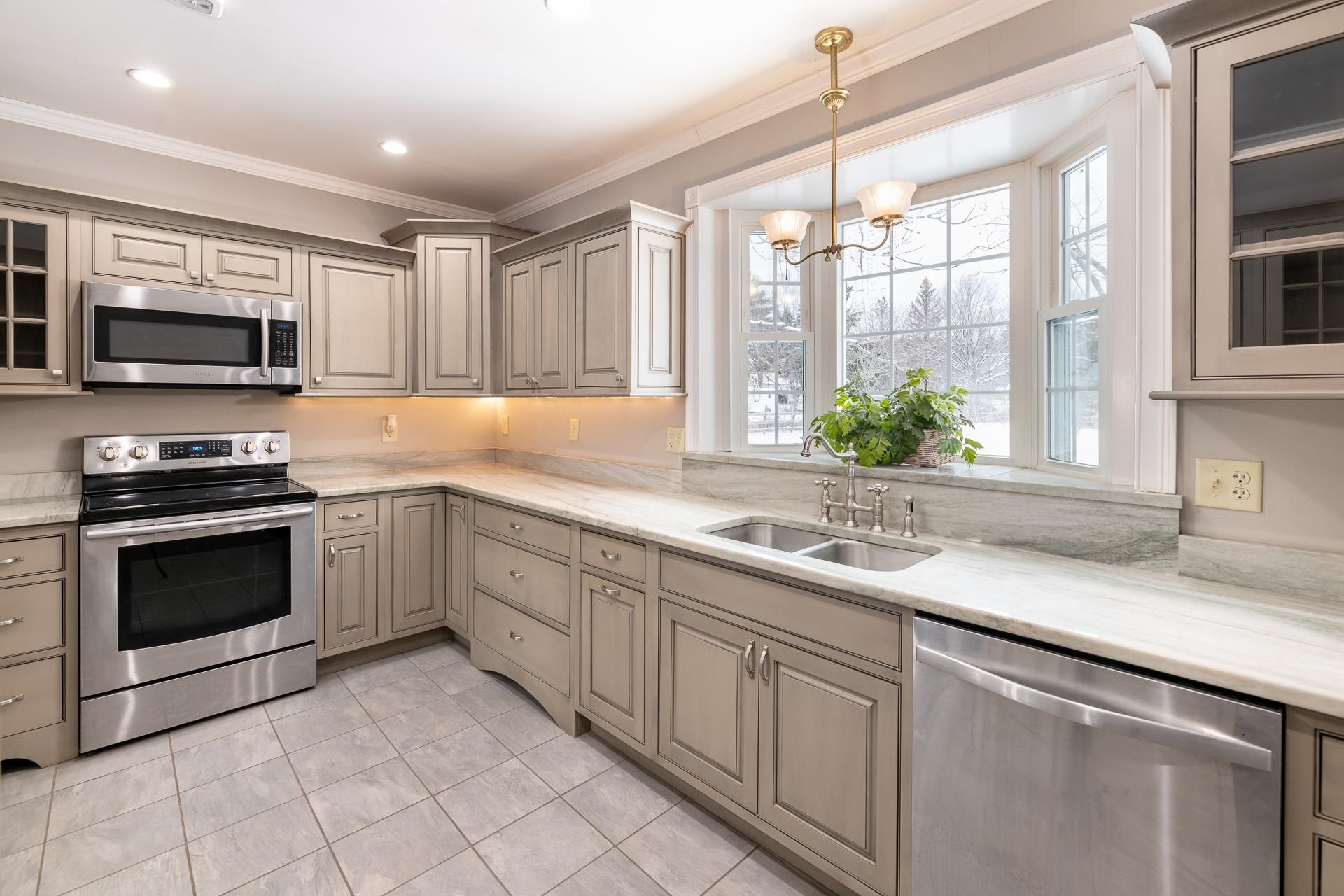 199 School Street Tilton, NH 03276 - Photo 4 of 60