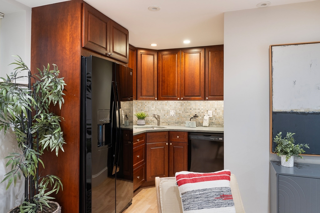85 Upland Road Cambridge, MA 02140 - Photo 38 of 42