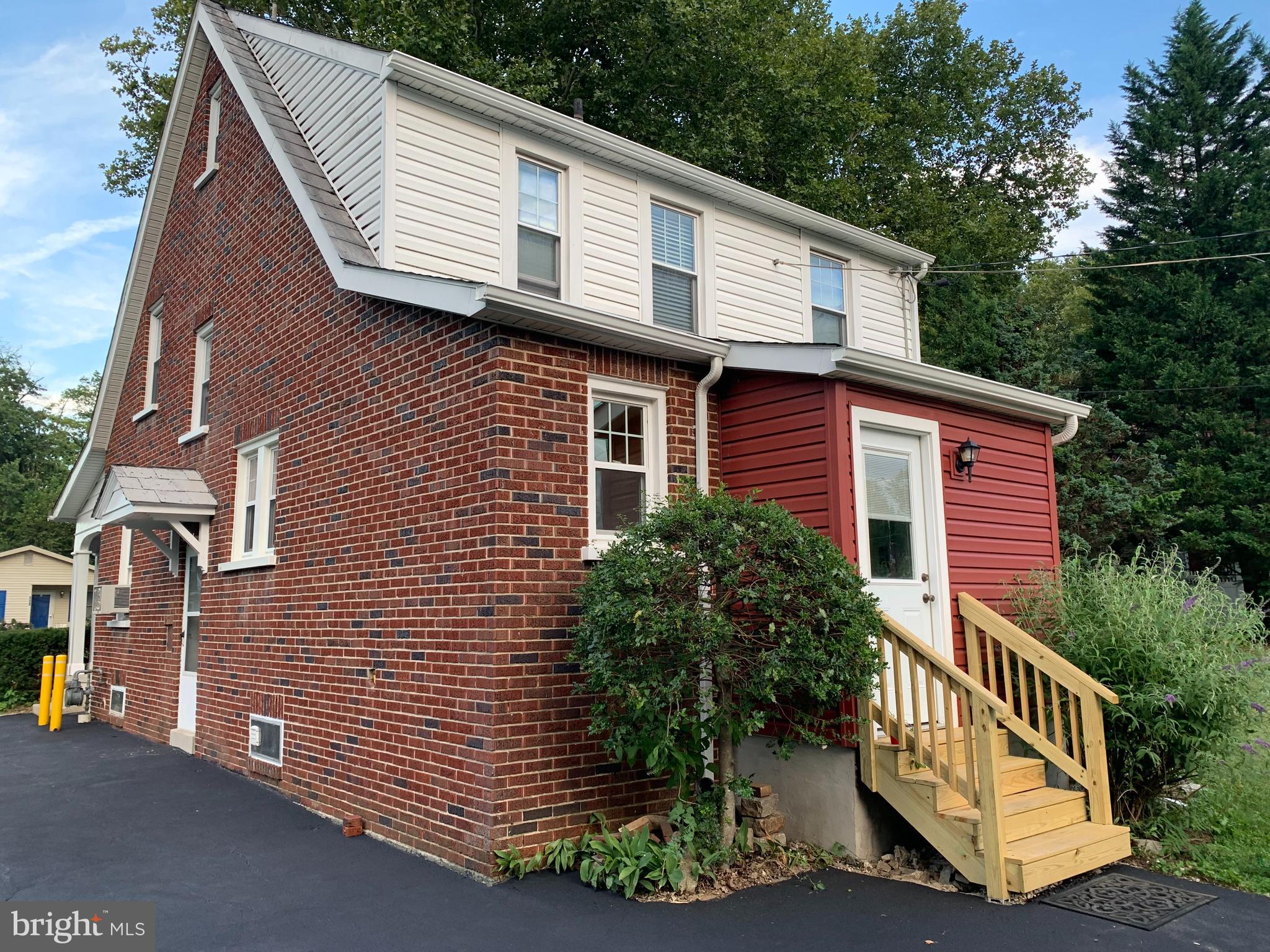 116 Lyndhurst Road York, PA 17402 - Photo 3 of 16