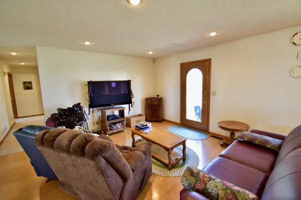 $850,000 | 19221 30th Street Southwest, Blomkest, MN 56216