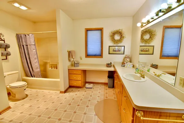 $850,000 | 19221 30th Street Southwest, Blomkest, MN 56216