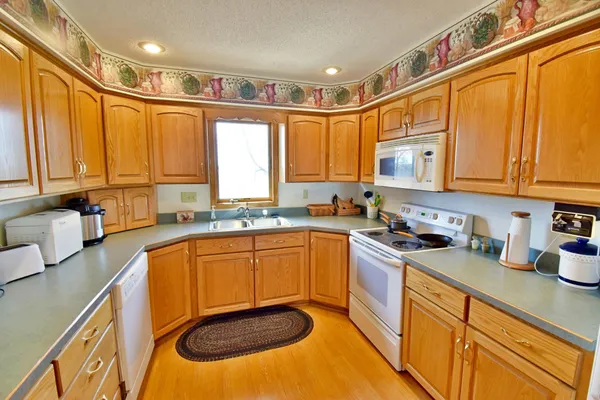 $850,000 | 19221 30th Street Southwest, Blomkest, MN 56216