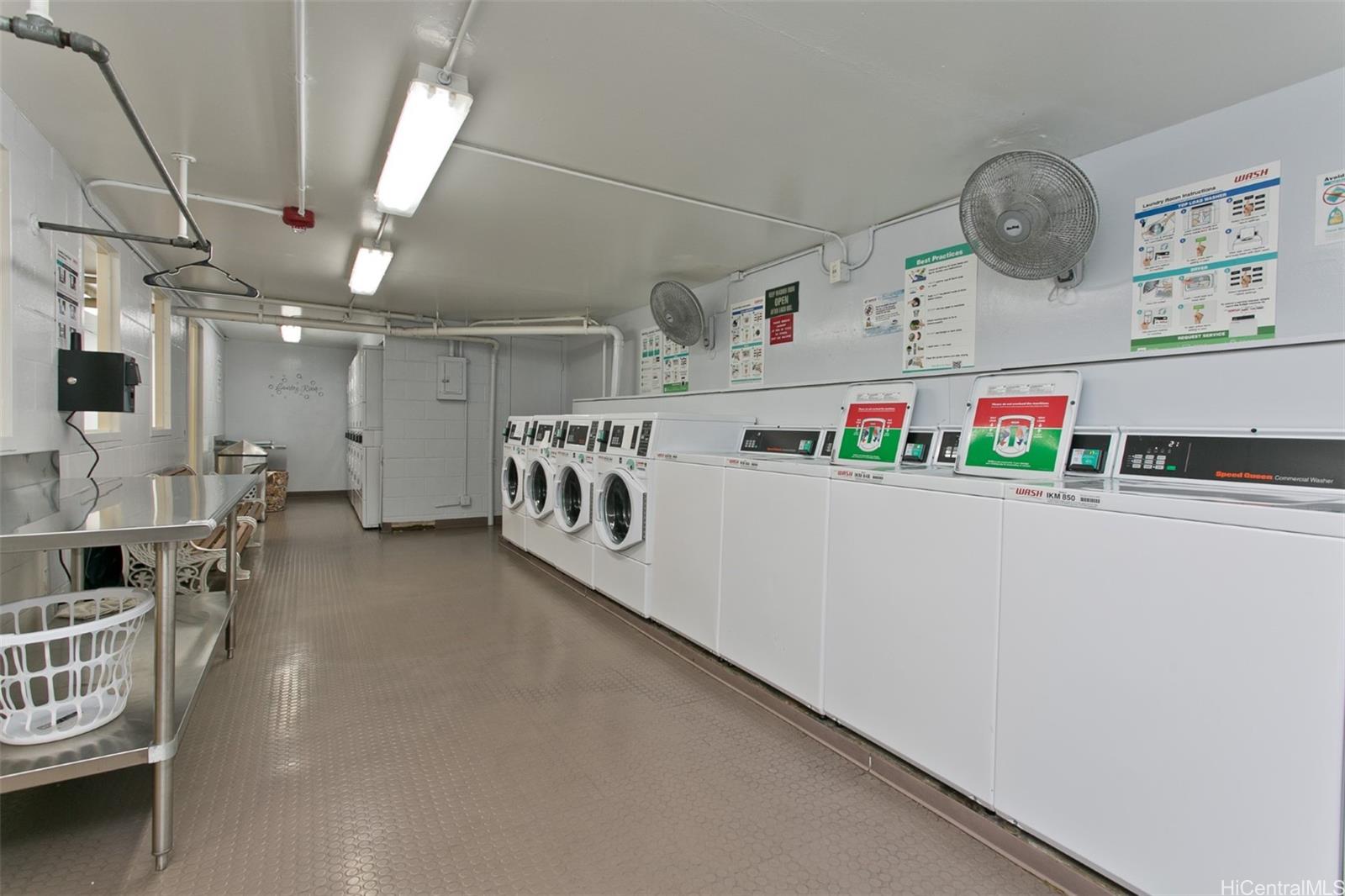 225 Queen Street, Unit 26D Honolulu, HI 96813 - Photo 22 of 24 Laundry room
