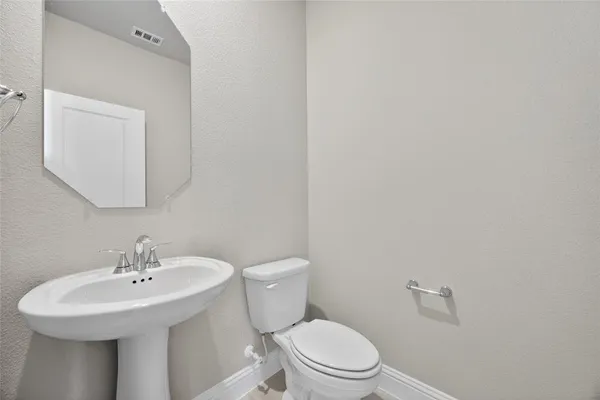 a view of front of house with a yard