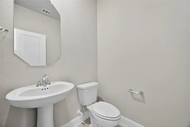 a view of front of house with a yard