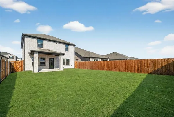 a view of a back yard of the house
