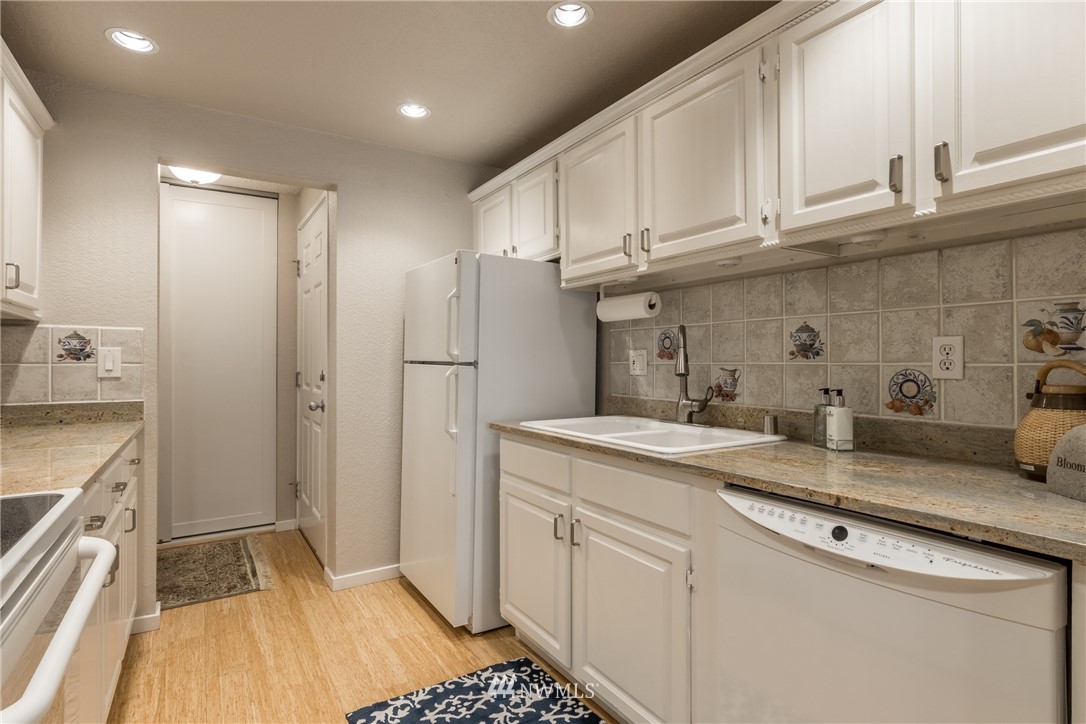 8414 240th Street Southwest, Unit B104 Edmonds, WA 98026 - Photo 3 of 20 Gallery Image 3