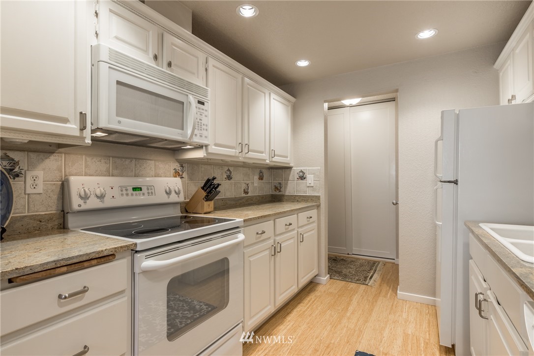 8414 240th Street Southwest, Unit B104 Edmonds, WA 98026 - Photo 4 of 20 Gallery Image 4