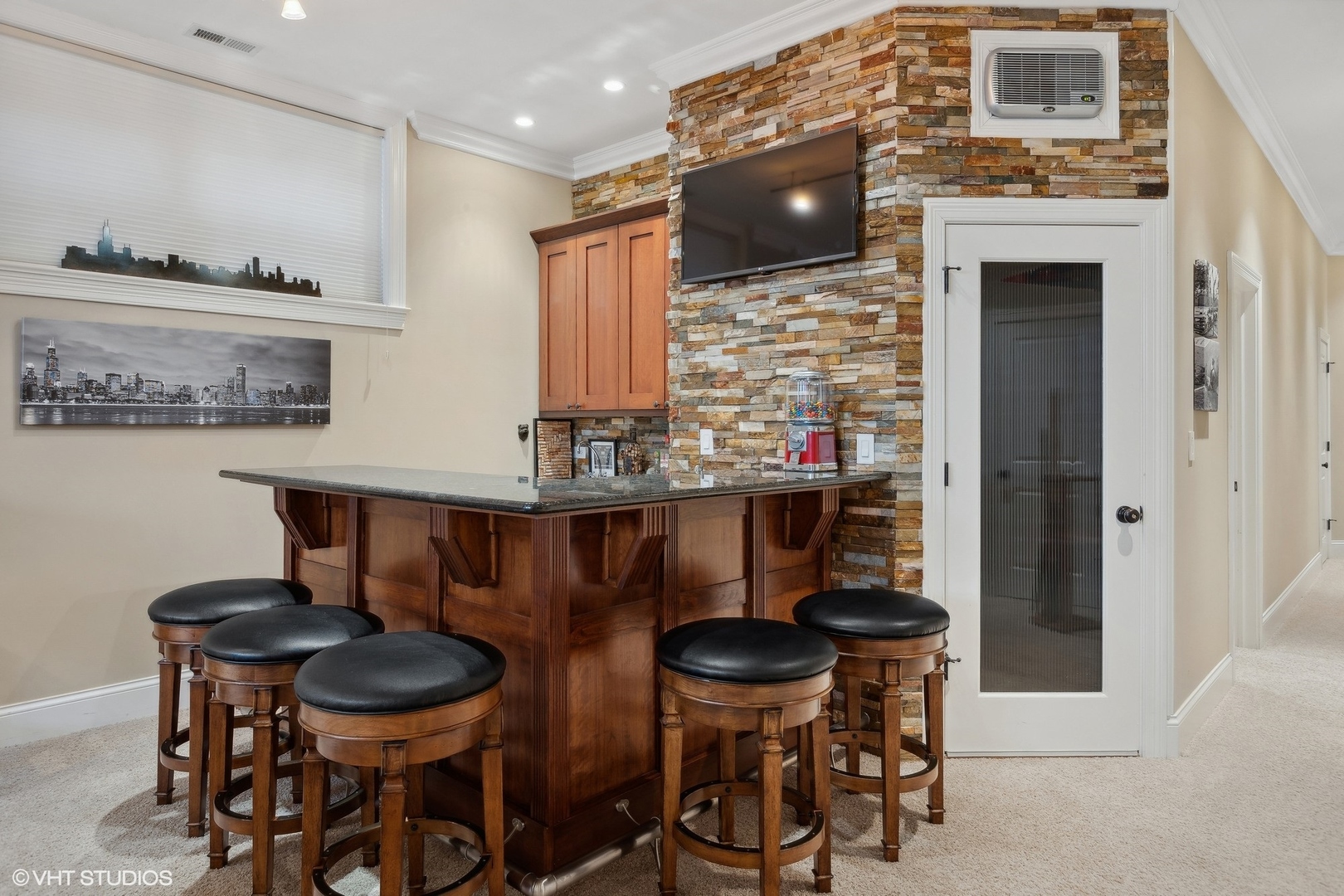1429 West Cullom Avenue Chicago, IL 60613 - Photo 35 of 53 a kitchen with a table and chairs in it
