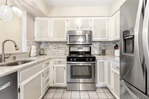 $199,900 | 73 A Foxberry Drive, Amherst, NY 14068