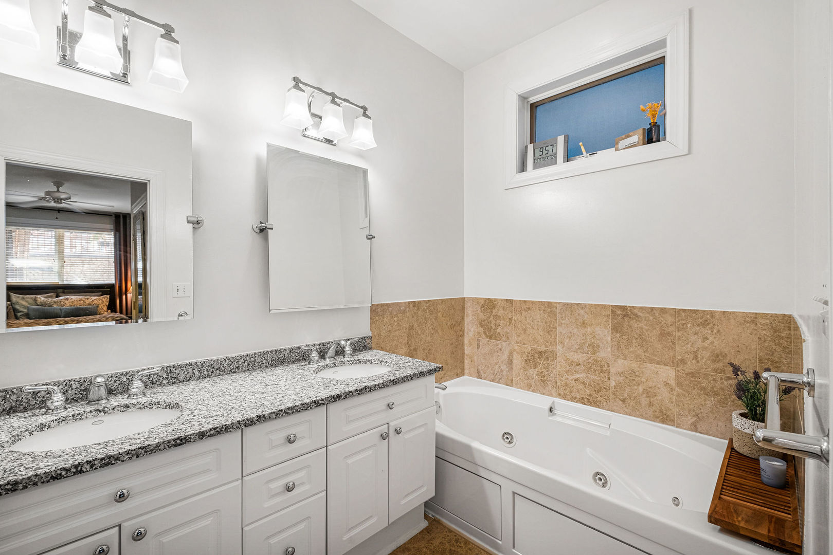 3035 North Racine Avenue, Unit 1 Chicago, IL 60657 - Photo 13 of 27 Gallery Image 13