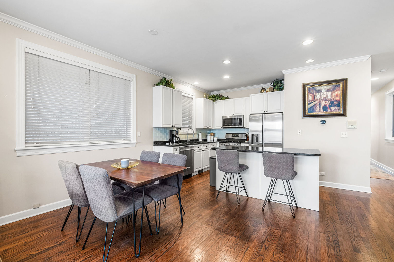 3035 North Racine Avenue, Unit 1 Chicago, IL 60657 - Photo 5 of 27 Gallery Image 5