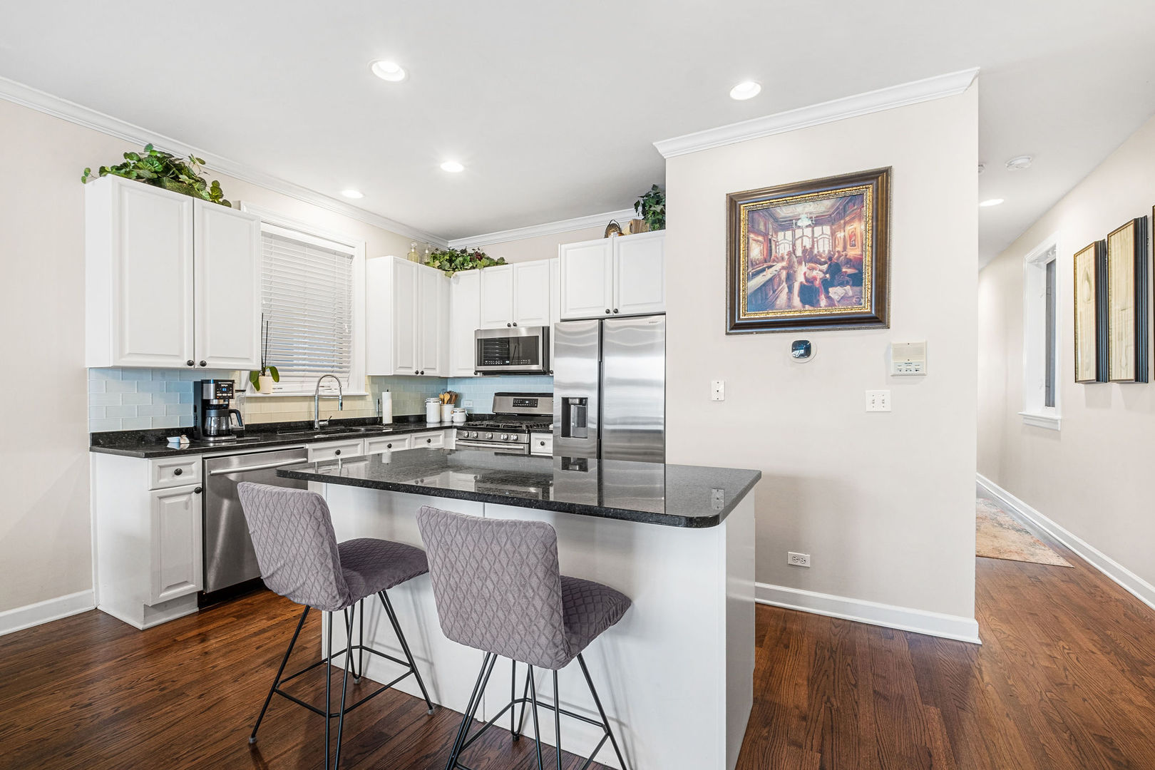 3035 North Racine Avenue, Unit 1 Chicago, IL 60657 - Photo 6 of 27 Gallery Image 6